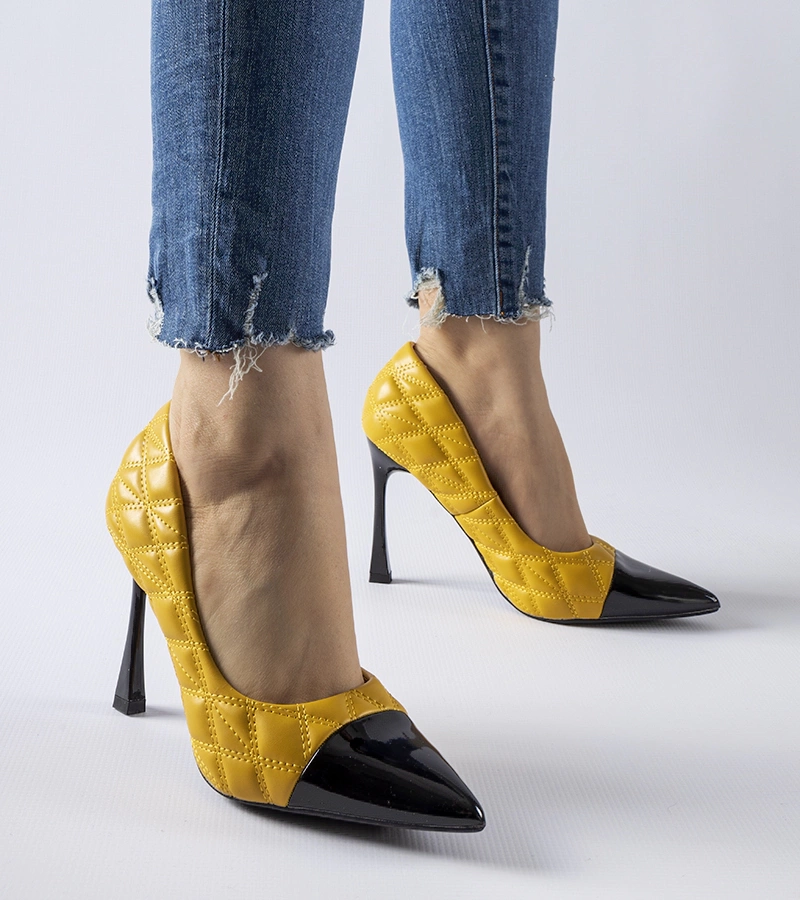 Sárga tűzött Benito tűsarkú cipők