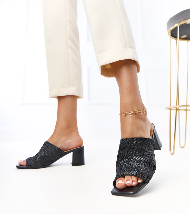 Gamboa fonott pántos fekete papucsok sarkon