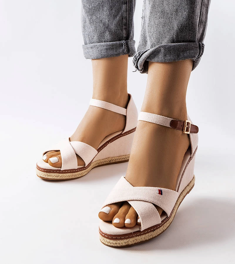 Fehér cipők klinikkal Eleonora