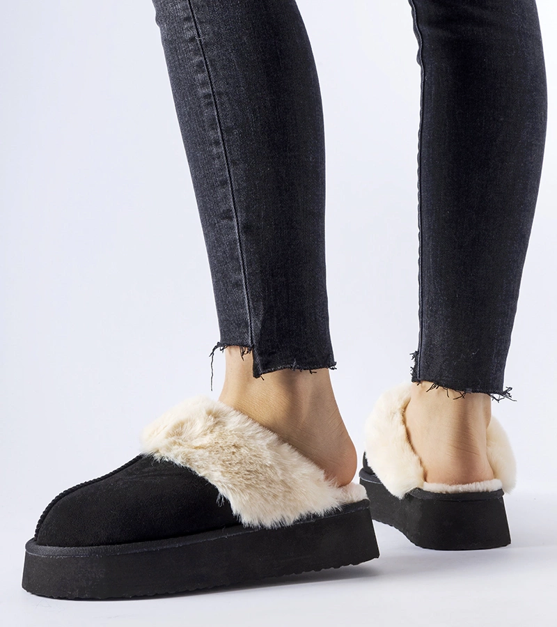 Andonno világos szőrmével díszített fekete papucs