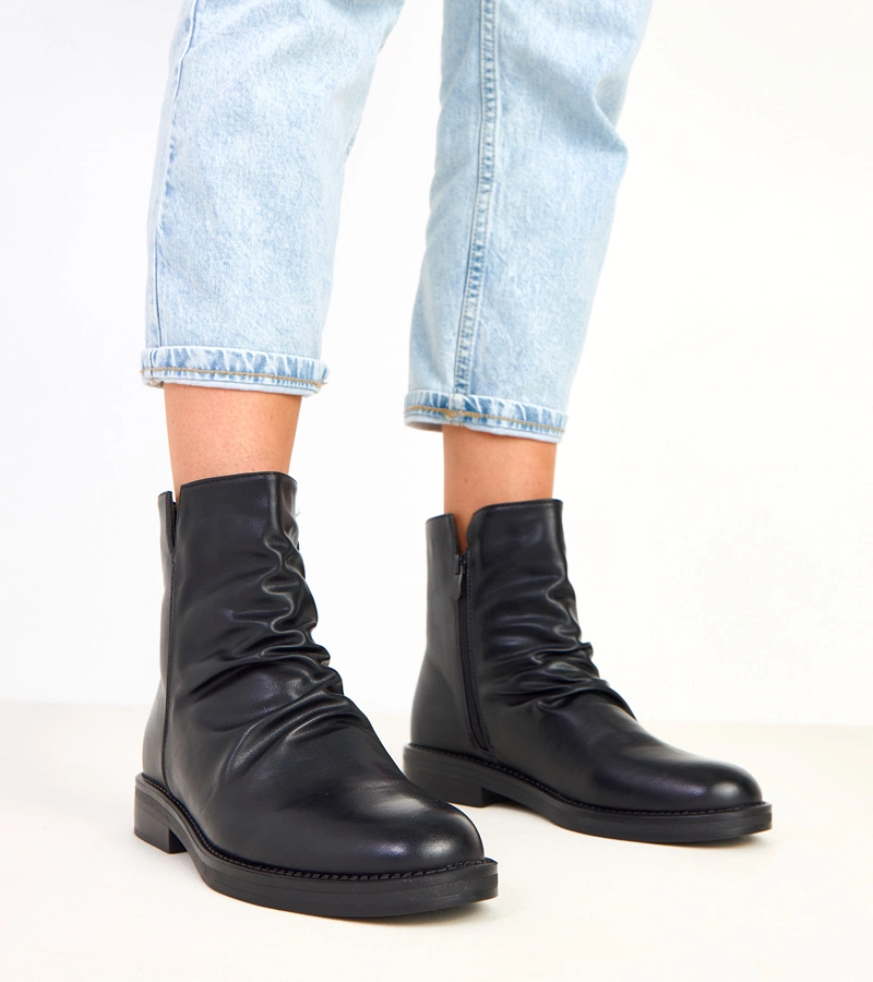 Alexis elöl ráncolt fekete női bokacsizma