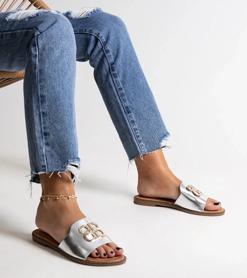 Ezüst szandál díszes csattal Bera-tól