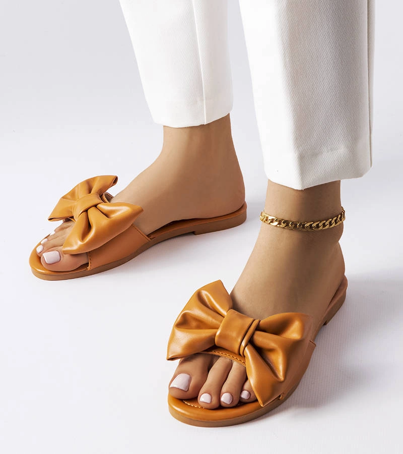 Barna elegáns papucs masnival Garnier