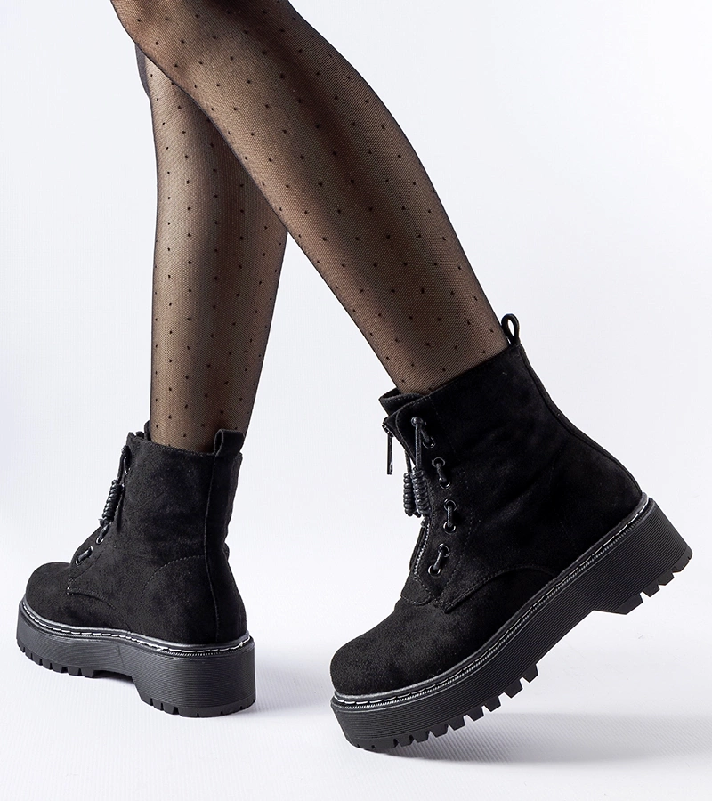 Fekete cipőcipő Doganella-val