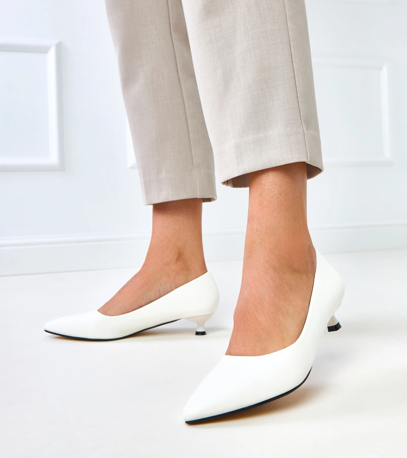 Alacsony sarkú fehér cipő Louise