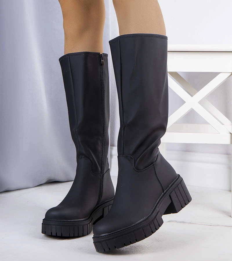 Fekete bélelt csizma Salda