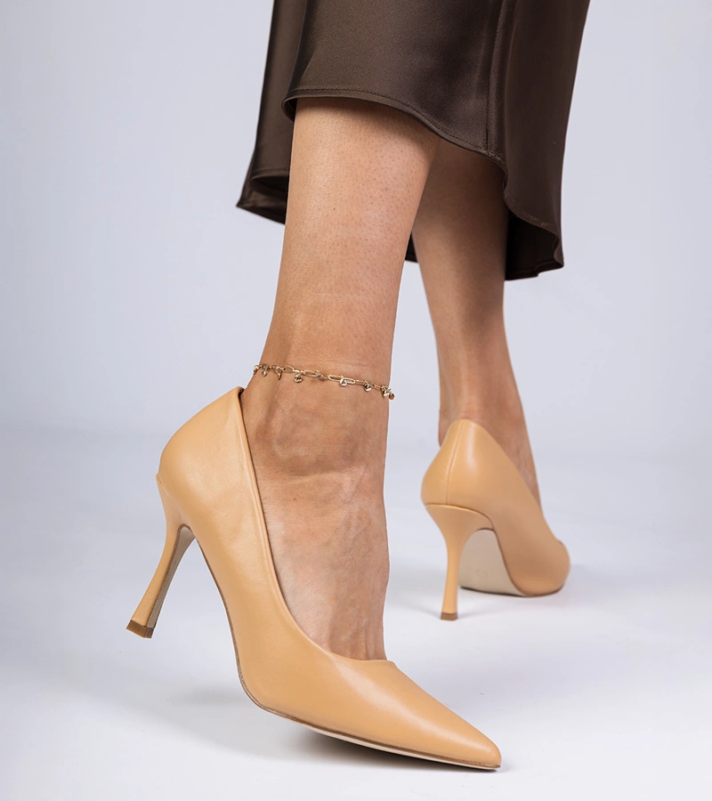 Kolly barna klasszikus tűsarkú cipő műbőrből