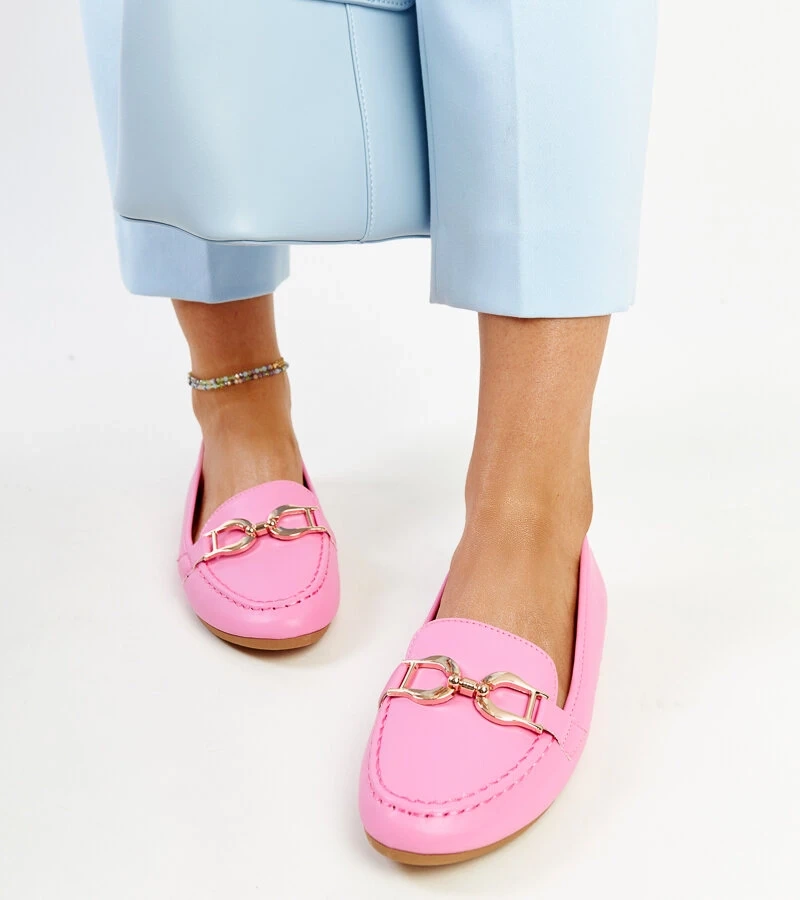 Sötét rózsaszín mokaszinok csattal a Najlától