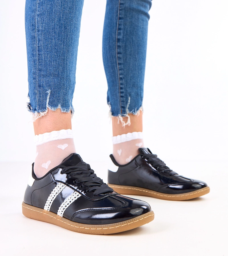 Madres fekete női tornacipő szatén cipőfűzővel