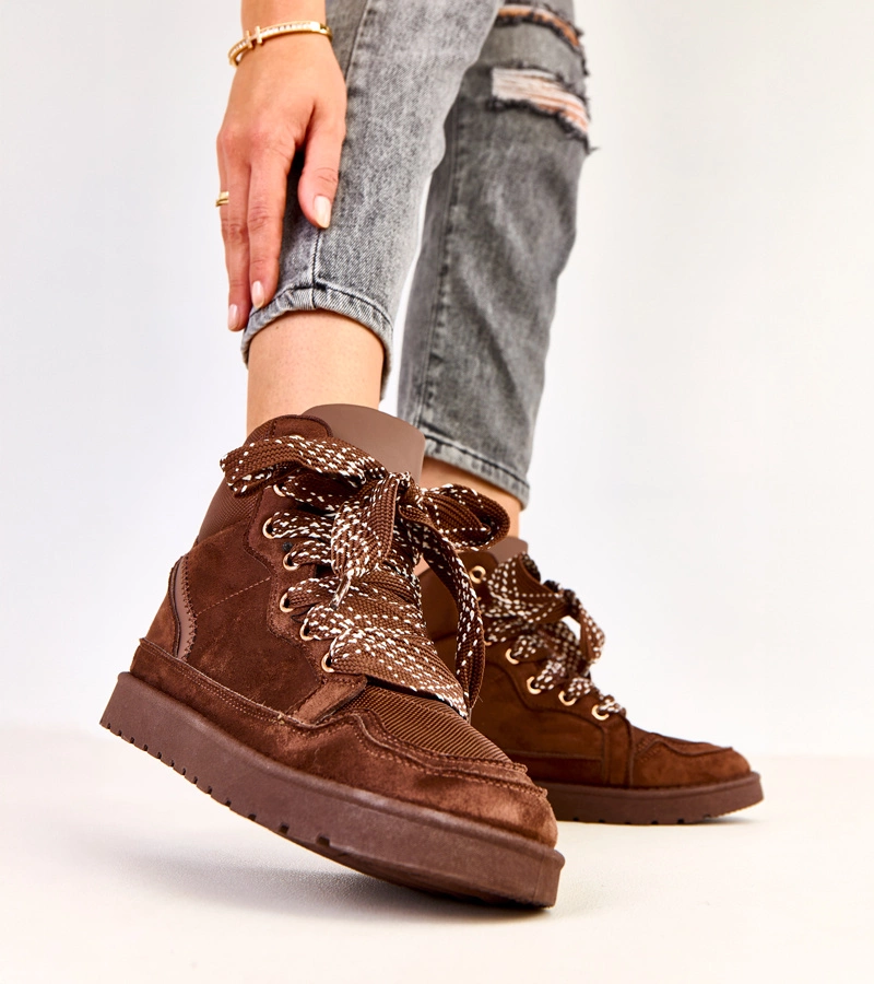 Barna magas szárú tornacipő vastag fűzővel Klevis