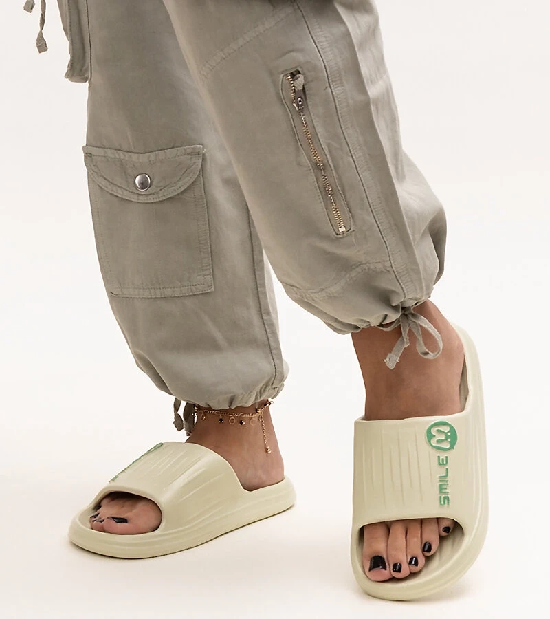 Labing zöld habos papucsai