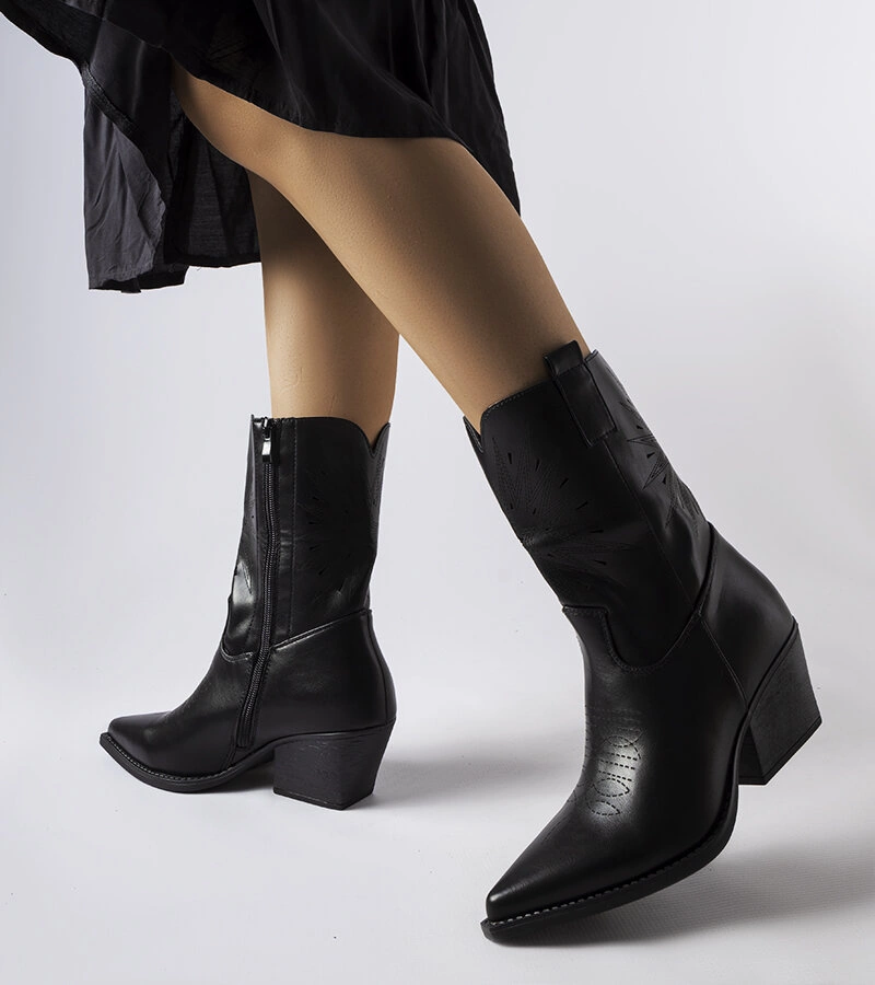 Fekete díszített szárú leopárdos cowboy csizma