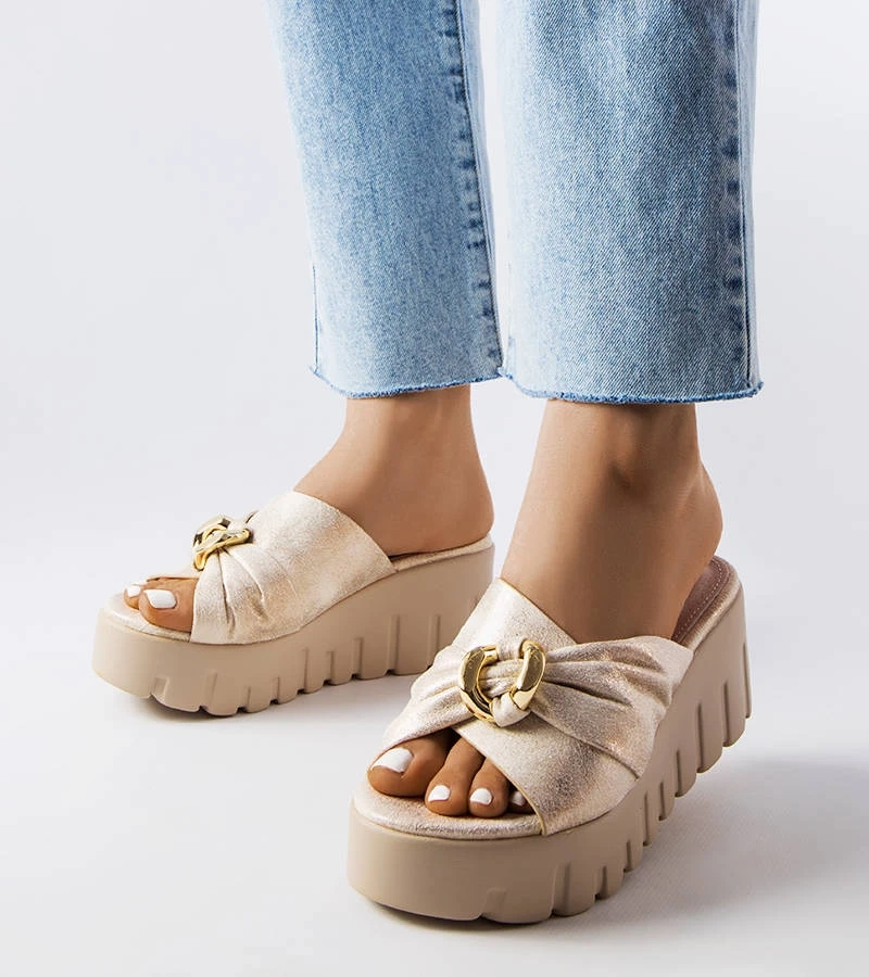 Arany női sarokkal rendelkező Laura szandál