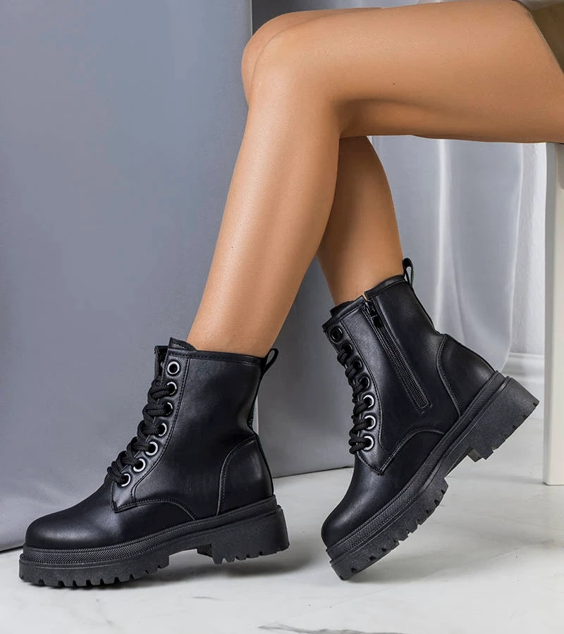 Fekete bélelt bokacsizma Jolene