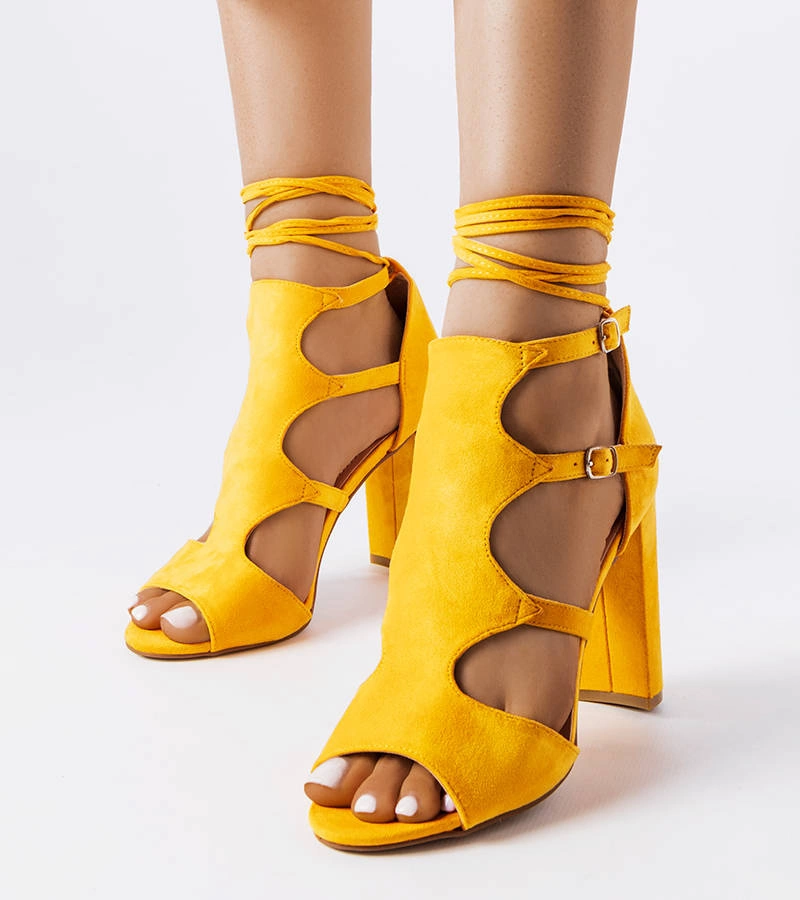 Sárga sarokkal rendelkező Hannah szandál