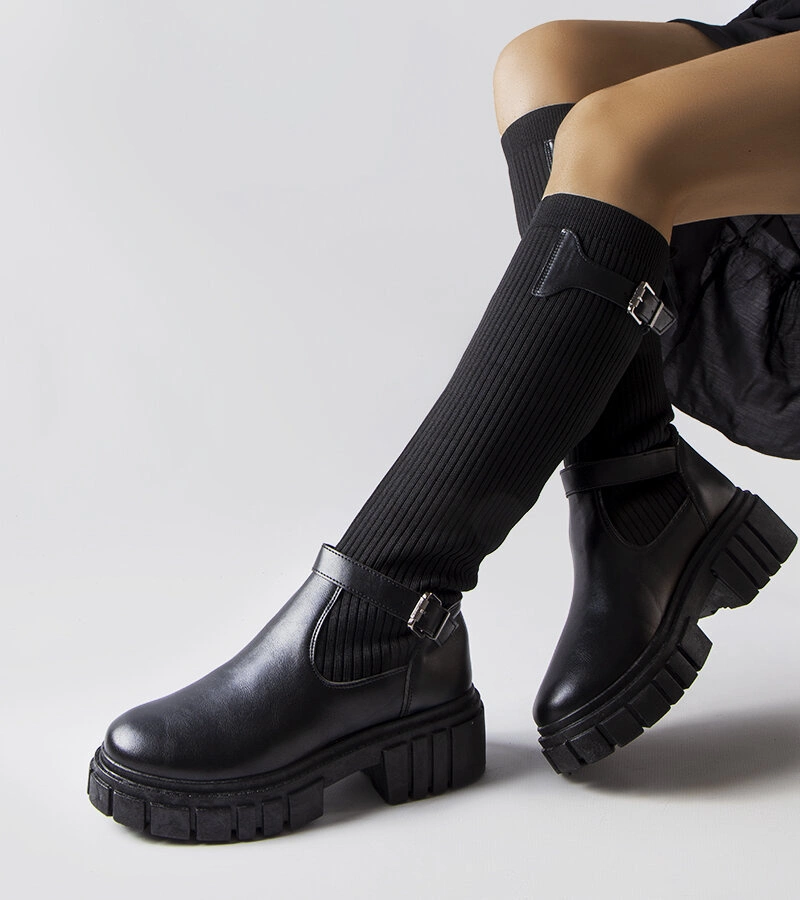 Fekete rugalmas szárral rendelkező Courcelle csizma