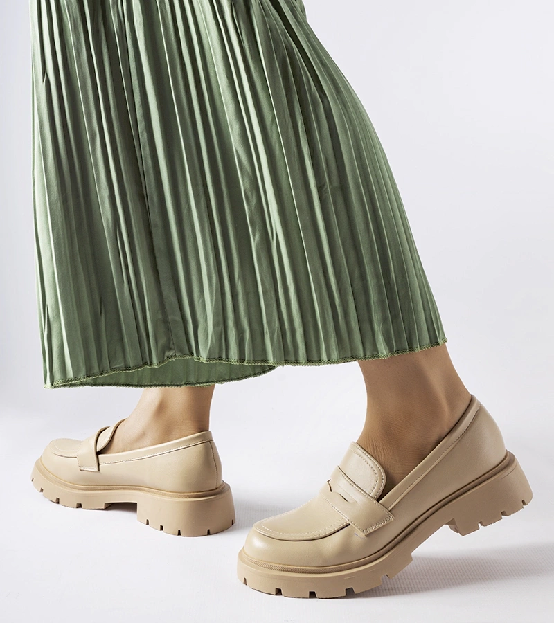 Puccianiello elegáns bézs mokaszinok