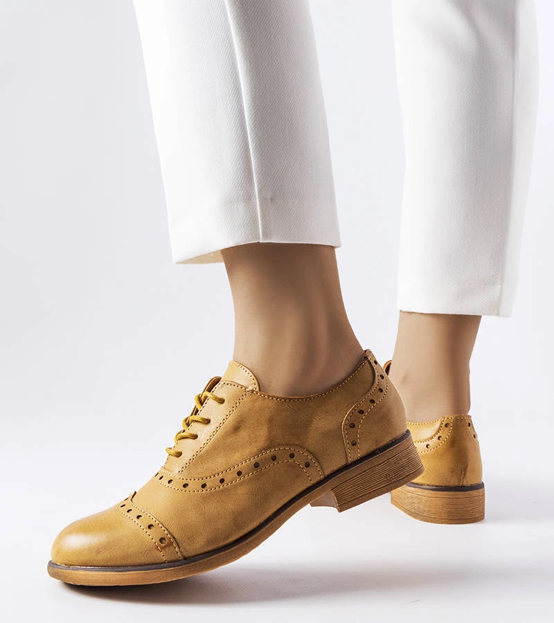 Lizotte díszített lyukasztott barna oxford cipők