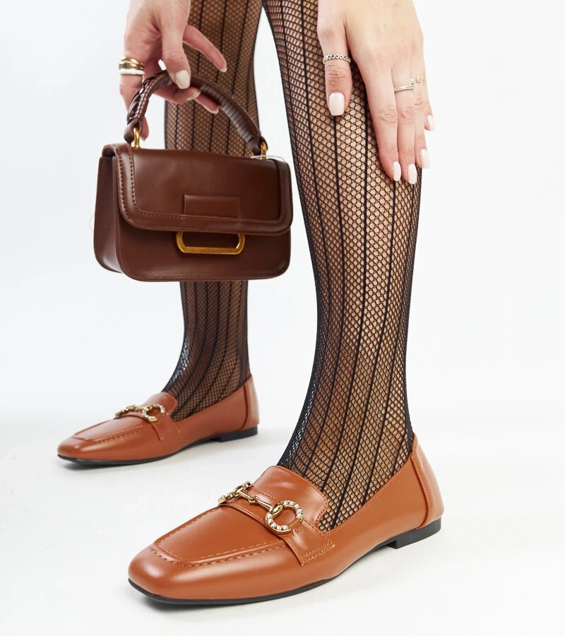 Areebah csatos barna mokaszin