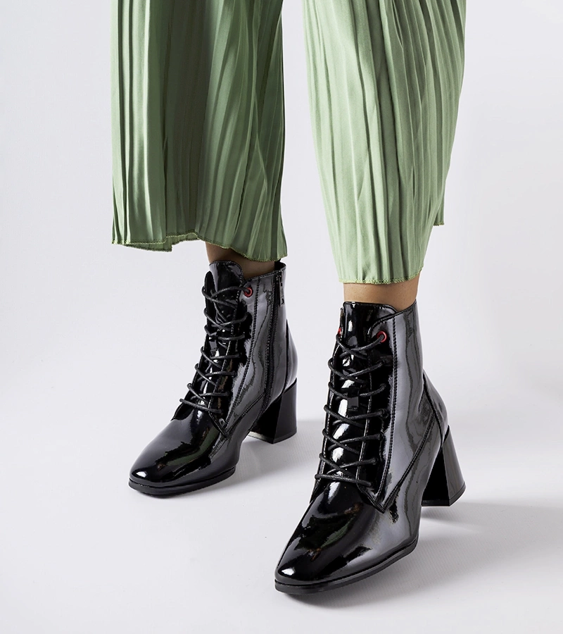 Vinceza fekete lakk bokacsizma