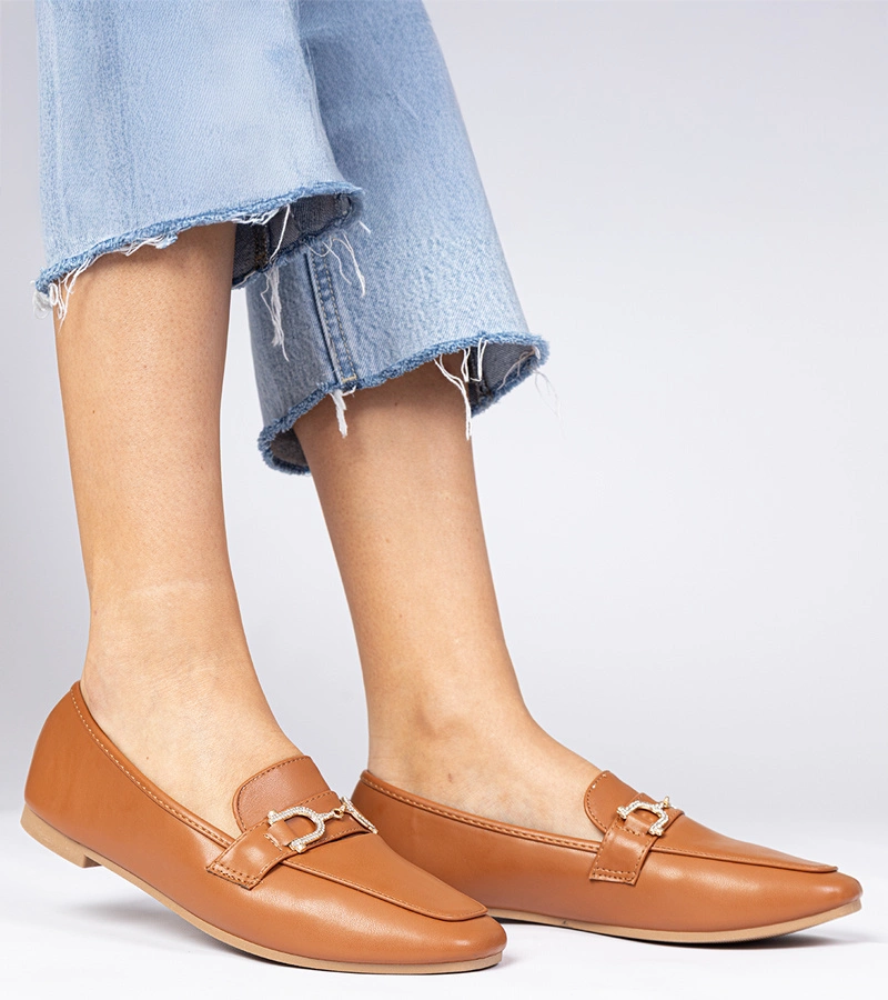 Barna elegáns mokaszinok cirkóniával Banzao