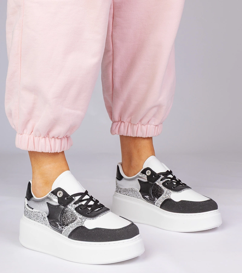 Fekete Bertula csillámos, állatmintás tornacipők