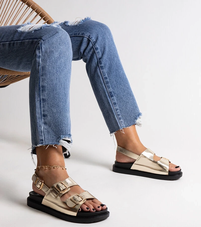 Bashera platformos arany szandál