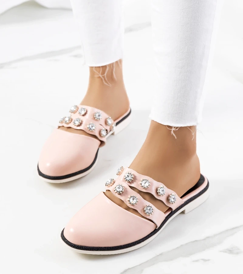 Rózsaszín papucsok szegecsekkel díszítve Asselt