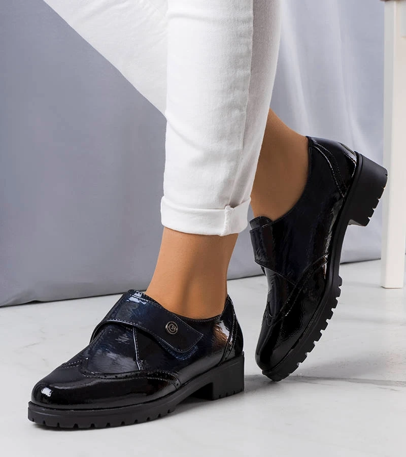 Sötétkék fényes cipők Bateli