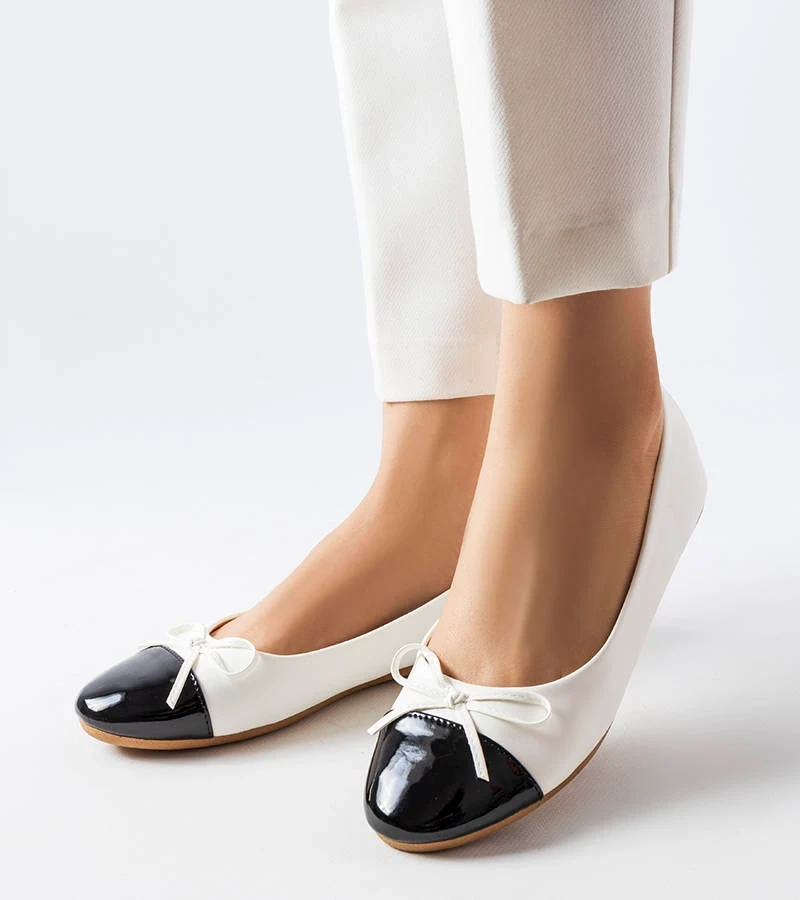 Fehér lakkbőr orrú Despins balerinacipők