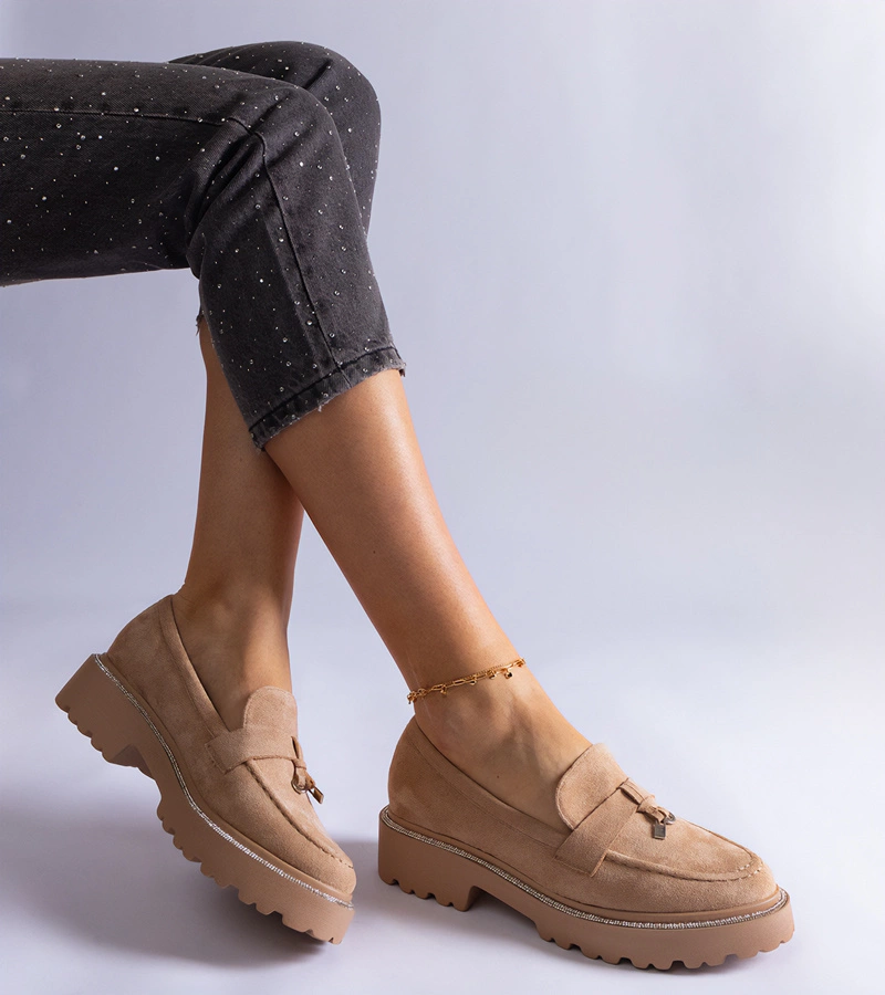 Henley bézs műbőr velúr mokaszin