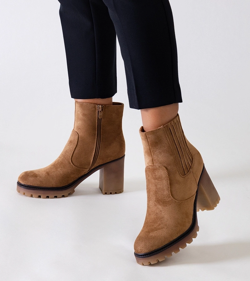 Barna bokacsizma magas, masszív sarokkal, eko-zamkból készült Dunyana.