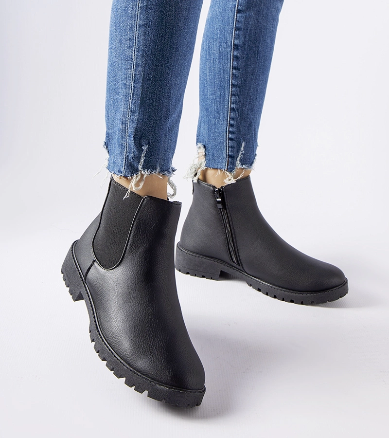 Fekete bélelt csizma Saber