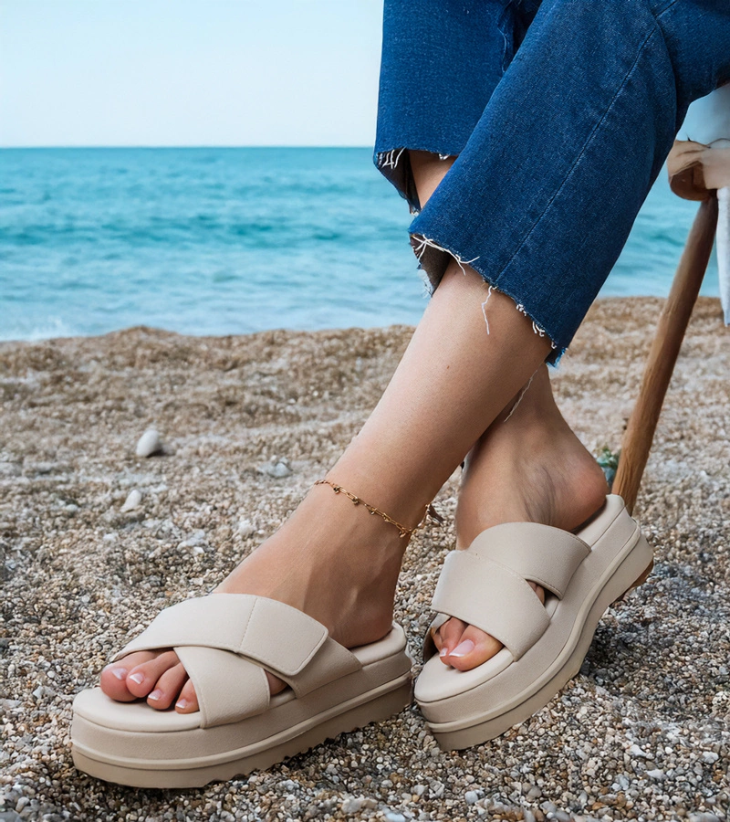 Bézs platformos pántos papucs Juko