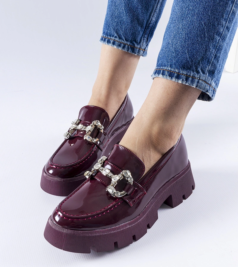 Bordó lakkozott mokaszin cirkóniákkal Cezet