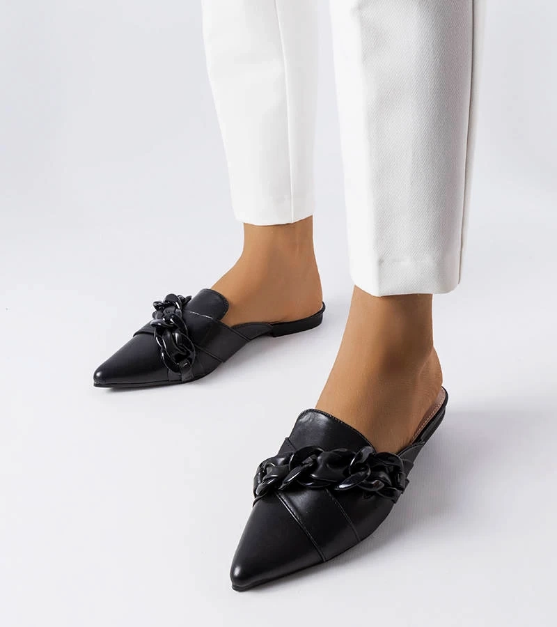 Fekete elegáns papucs láncos Patenaude-val