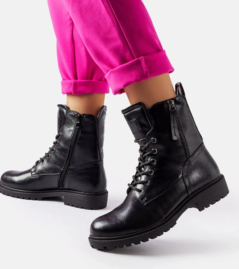 Fekete bélelt túracipők Ailen