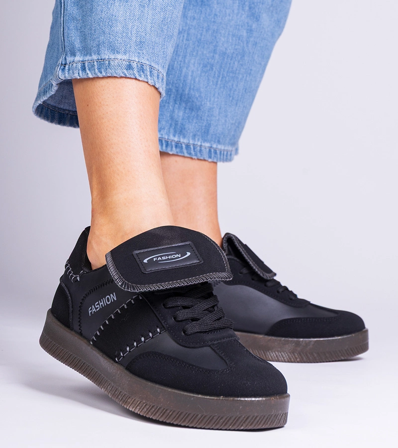 Fekete platformos varrott tornacipők Puente