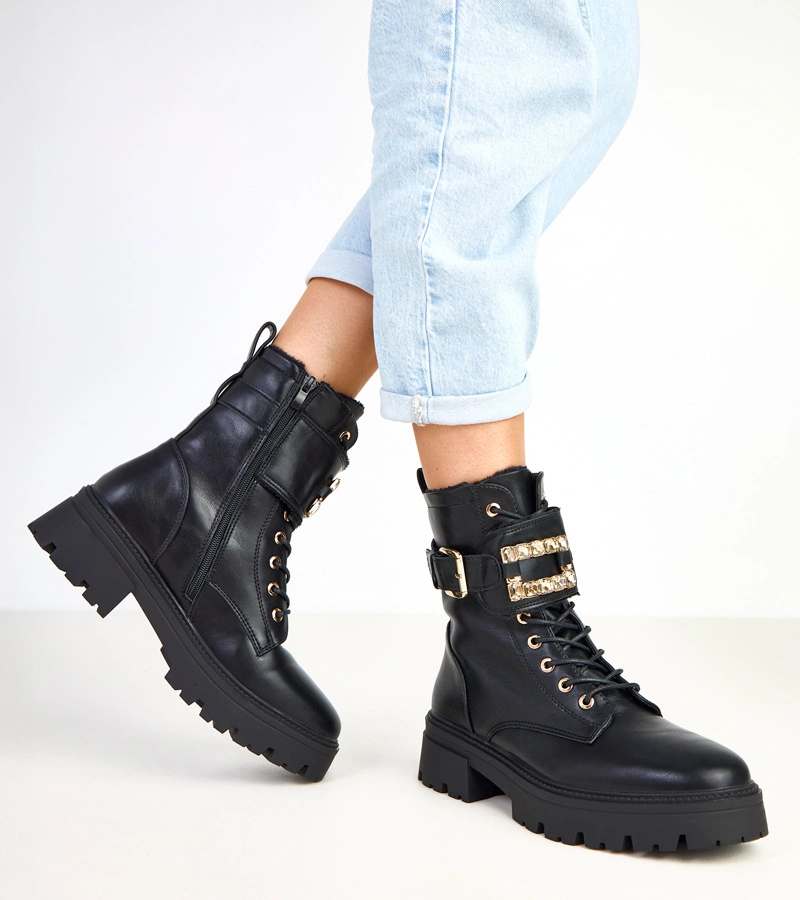 Fekete melegített platform bokacsizma kövekkel díszített Dajana