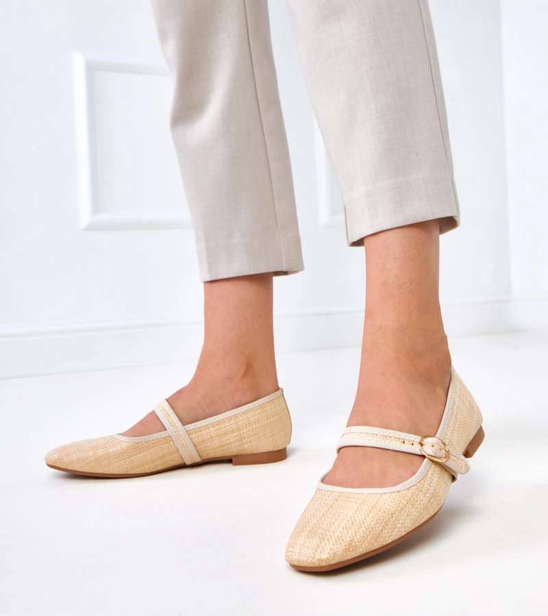 Nonana fonott bézs balerinacipő csattal