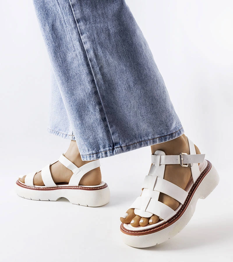 Fehér platformos szandál Loli