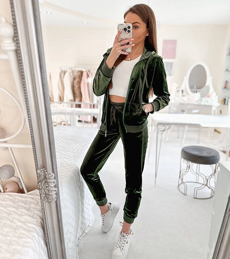 Zöld velúr kapucnis Anna készlet