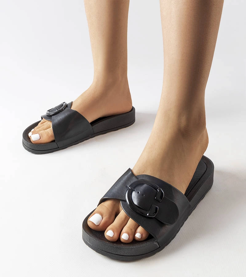 Fekete papucs csattal Généreux