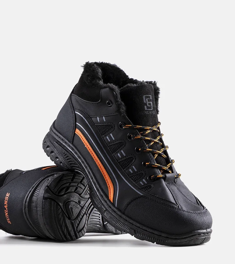 Fekete melegített férfi túracipők Fusters