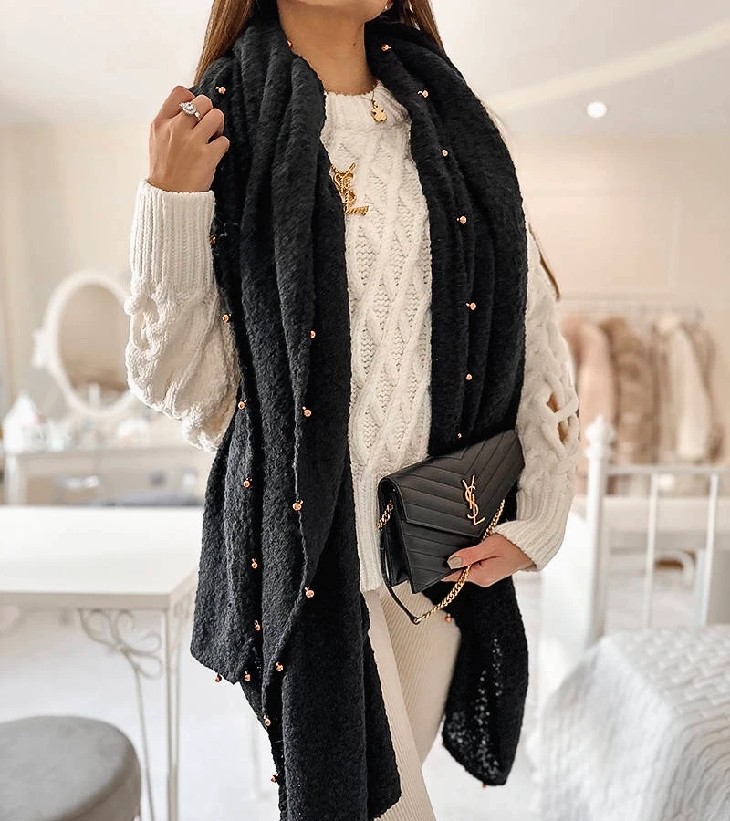 Fekete gyöngyös sál Yvonne