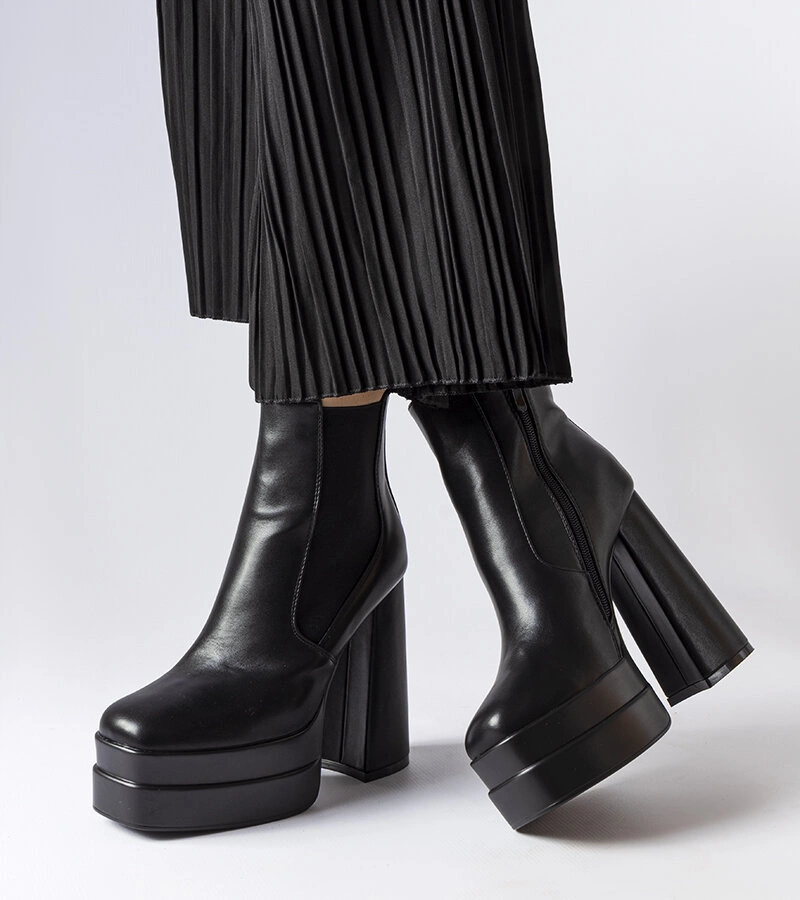 Fekete magas sarkú Copertino bokacsizma