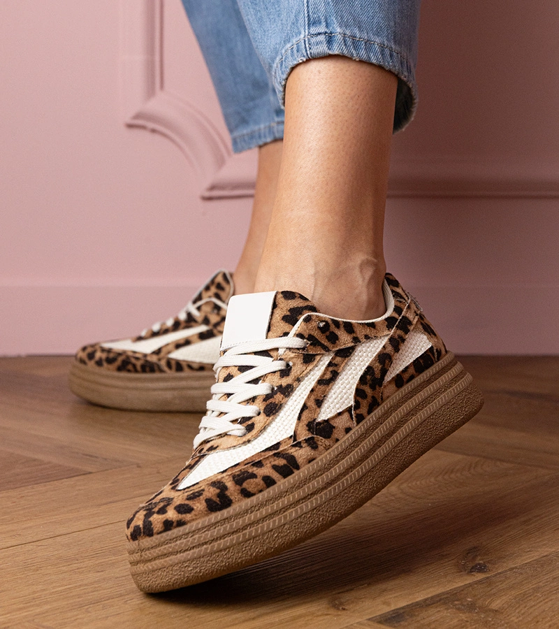 Kamelás vastag talpú párducmintás tornacipők