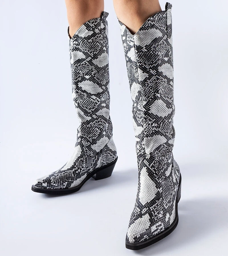 Fekete-fehér kígyóbőr mintás Chapin cowboy csizma