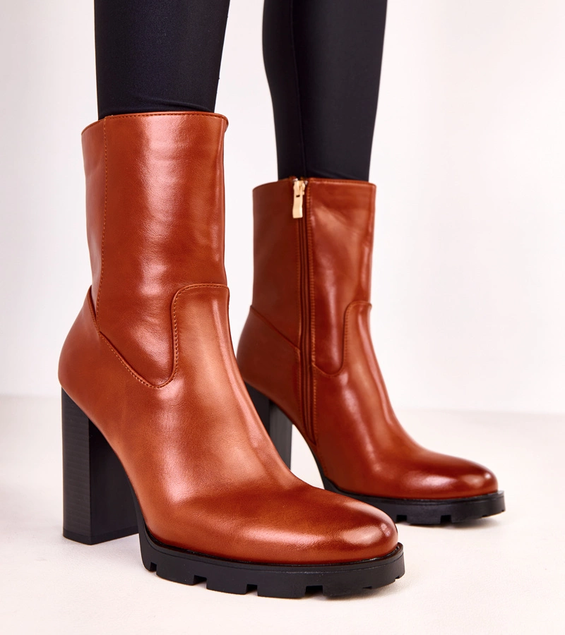 Wendora női barna bokacsizma oszlopos sarokkal