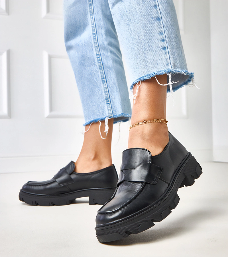 Fekete félcipő, eco bőrből, Kirna.